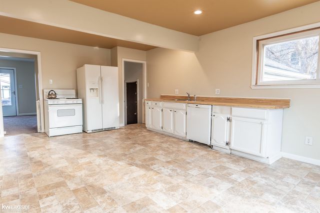 28627 Maple Street, Roseville, MI 48066