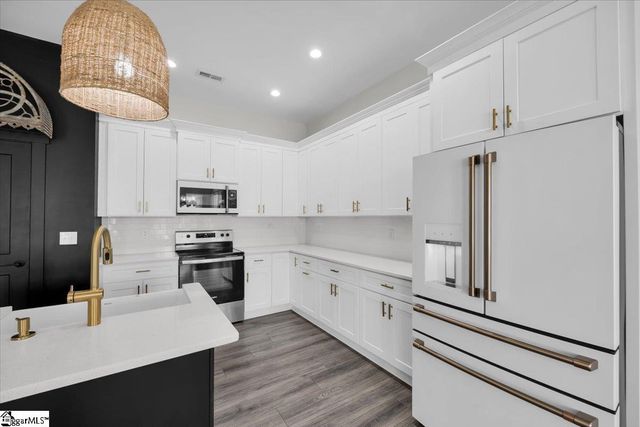 129 James Avenue, Wellford, SC 29385