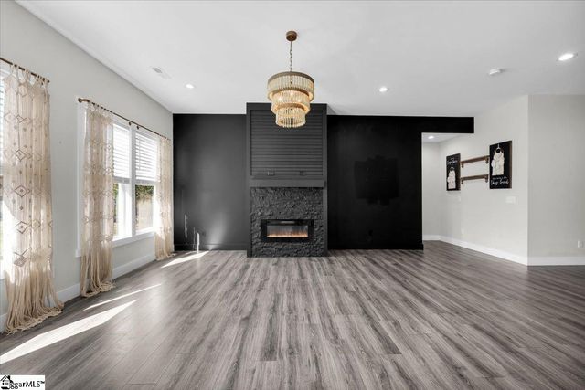 129 James Avenue, Wellford, SC 29385