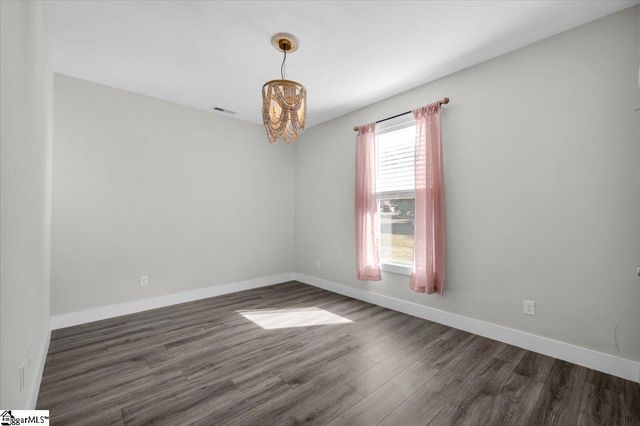 129 James Avenue, Wellford, SC 29385