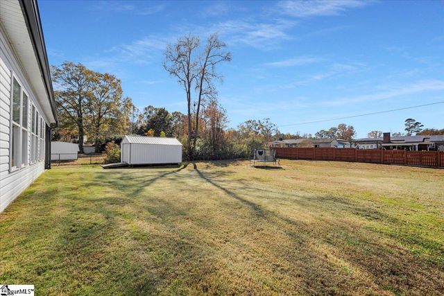 129 James Avenue, Wellford, SC 29385