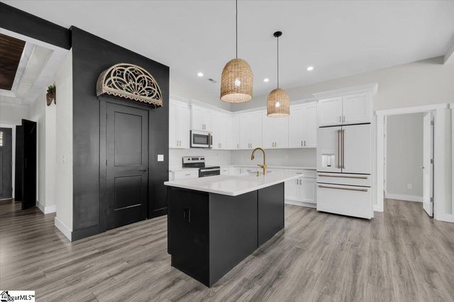 129 James Avenue, Wellford, SC 29385