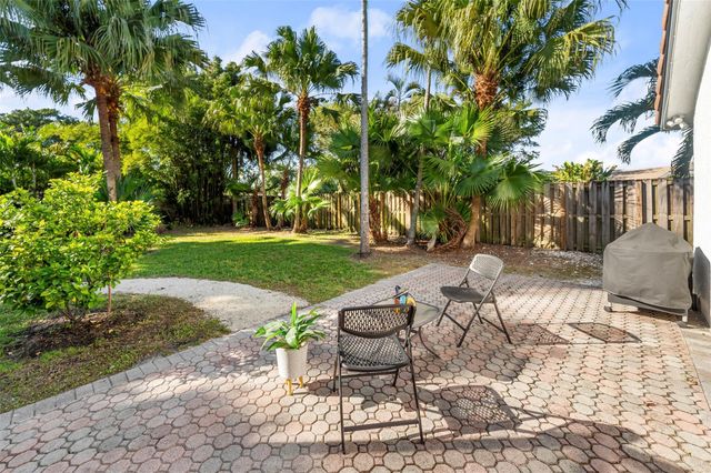 1611 NW 101st Way, Plantation, FL 33322