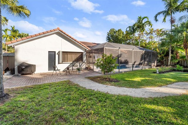 1611 NW 101st Way, Plantation, FL 33322