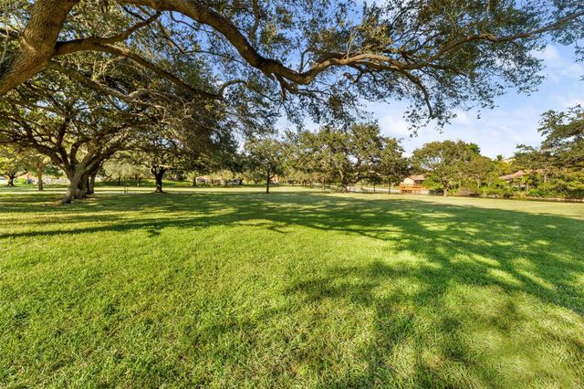 1611 NW 101st Way, Plantation, FL 33322