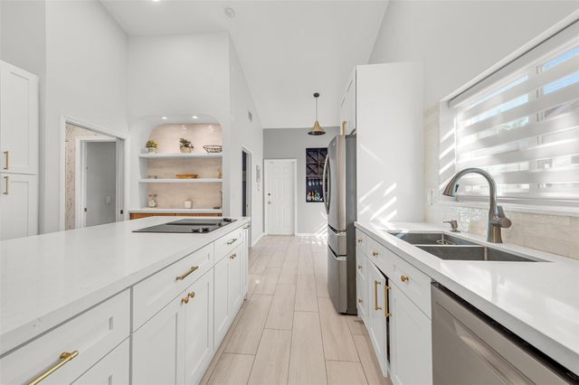 1611 NW 101st Way, Plantation, FL 33322