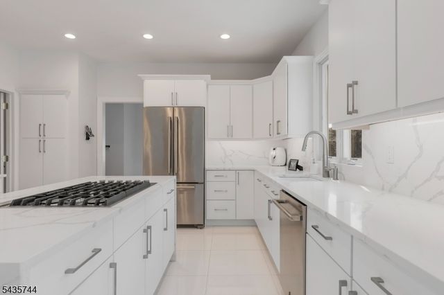 1 Mckay Dr, Bridgewater Twp., NJ 08807