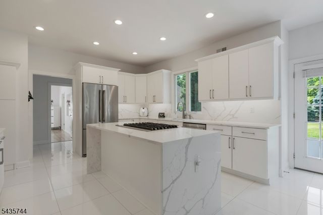 1 Mckay Dr, Bridgewater Twp., NJ 08807