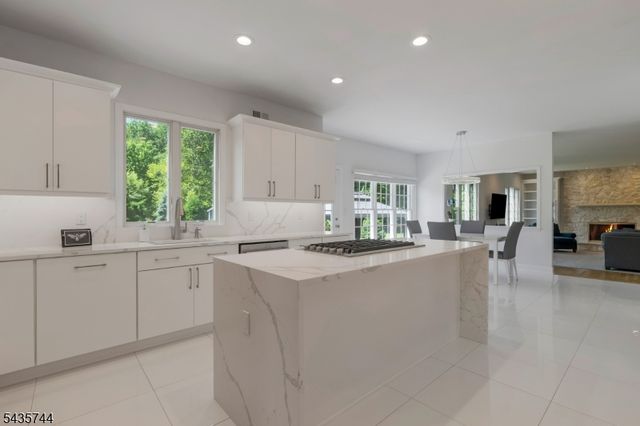 1 Mckay Dr, Bridgewater Twp., NJ 08807