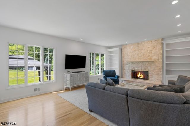 1 Mckay Dr, Bridgewater Twp., NJ 08807