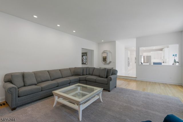 1 Mckay Dr, Bridgewater Twp., NJ 08807
