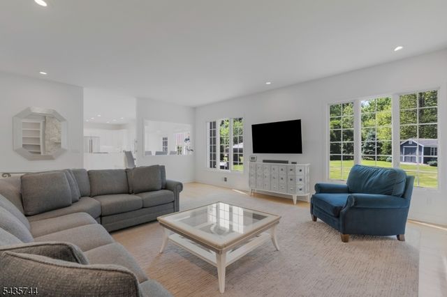 1 Mckay Dr, Bridgewater Twp., NJ 08807