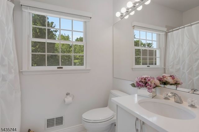 1 Mckay Dr, Bridgewater Twp., NJ 08807