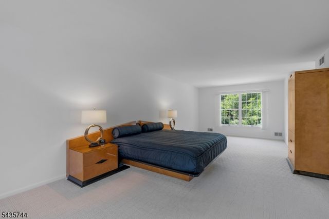 1 Mckay Dr, Bridgewater Twp., NJ 08807
