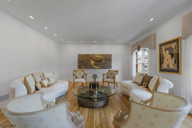 1 Mckay Dr, Bridgewater Twp., NJ 08807