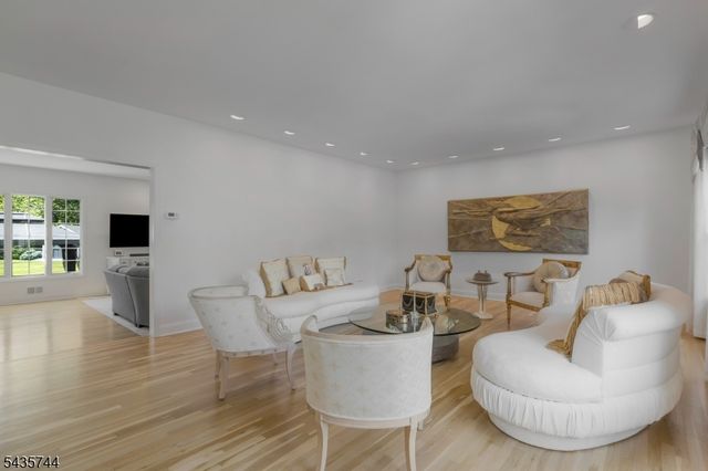 1 Mckay Dr, Bridgewater Twp., NJ 08807