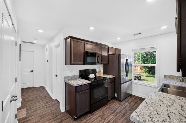 106 Kenwood Avenue, Charlestown, IN 47111