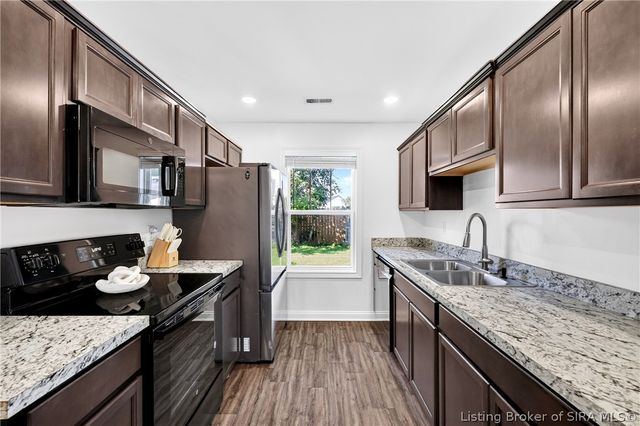 106 Kenwood Avenue, Charlestown, IN 47111