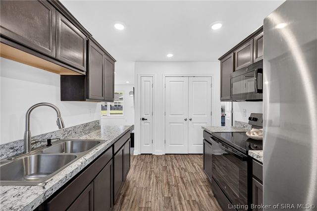 106 Kenwood Avenue, Charlestown, IN 47111