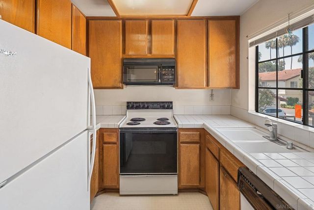 4190 Porte De Palmas 25, San Diego, CA 92122