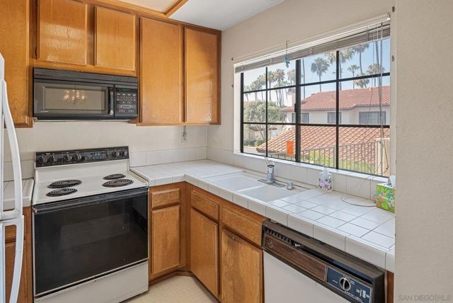 4190 Porte De Palmas 25, San Diego, CA 92122