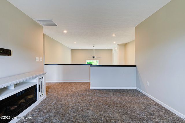 10507 Vista View Dr, Louisville, KY 40291