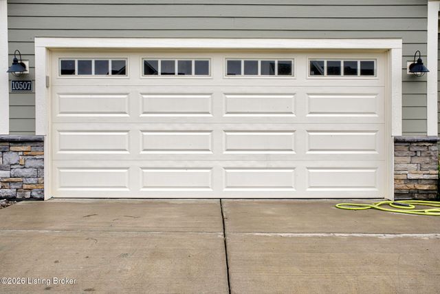 10507 Vista View Dr, Louisville, KY 40291