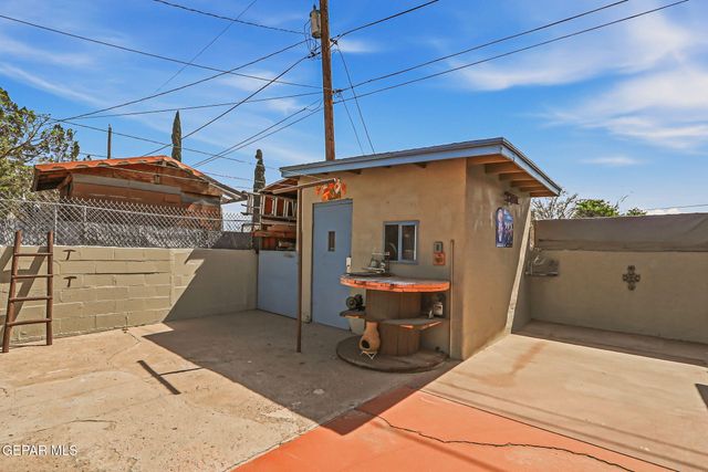 380 INNSBRUCK Avenue, Socorro, TX 79927