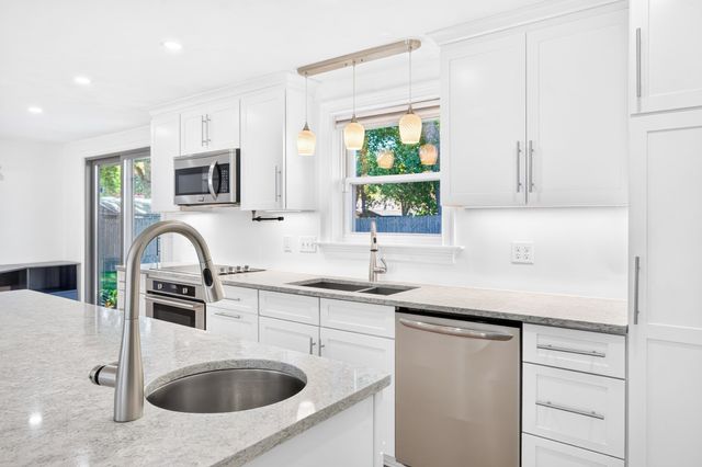 15 Roger Rd, Holbrook, MA 02343