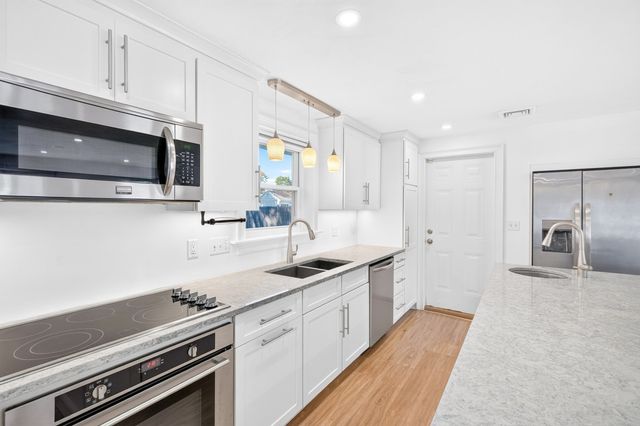 15 Roger Rd, Holbrook, MA 02343