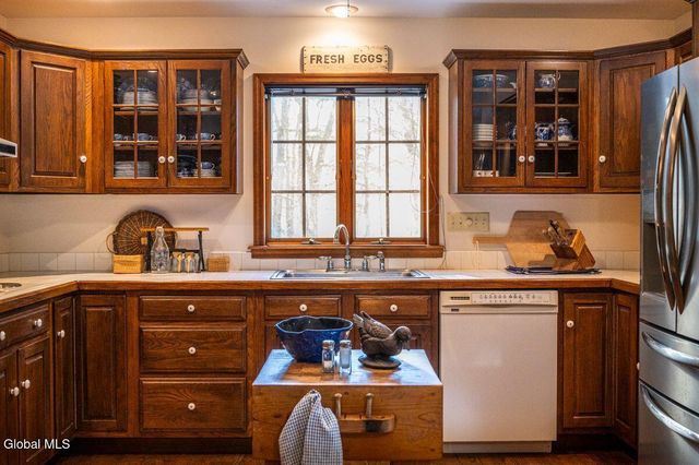 96 Hunter Lane, Queensbury, NY 12804