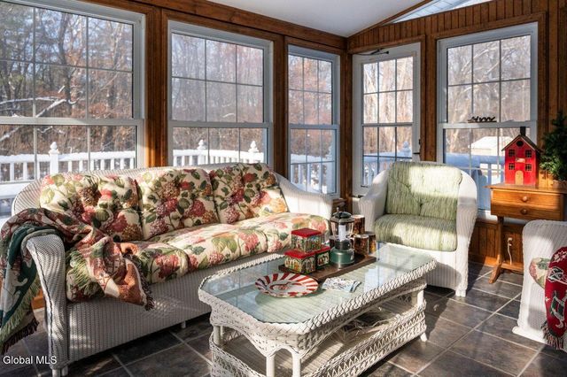 96 Hunter Lane, Queensbury, NY 12804