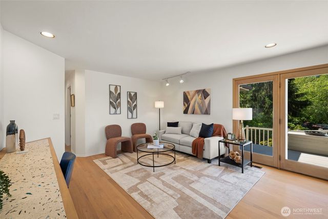 6121 NE 152nd Street, Kenmore, WA 98028