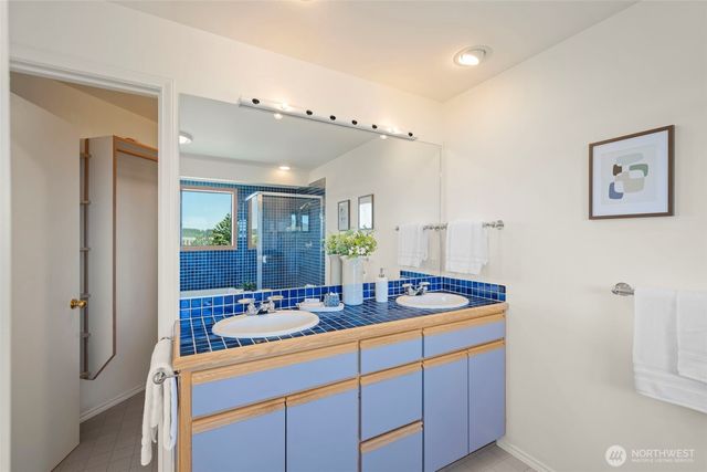 6121 NE 152nd Street, Kenmore, WA 98028