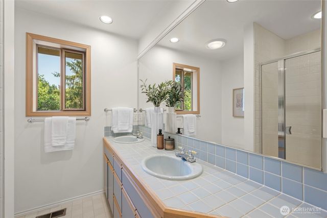6121 NE 152nd Street, Kenmore, WA 98028