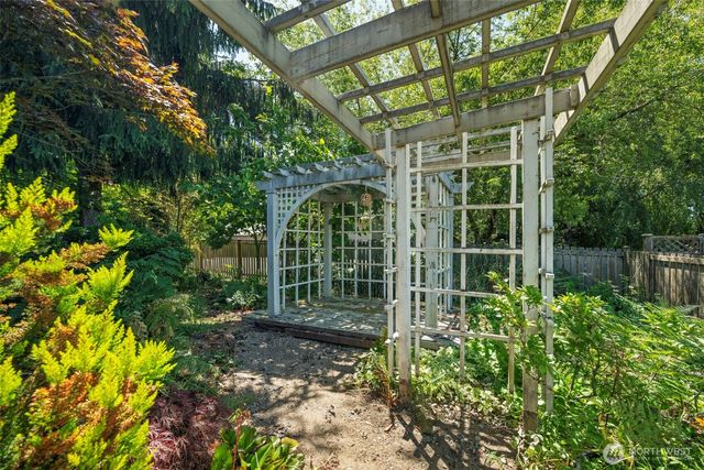 6121 NE 152nd Street, Kenmore, WA 98028