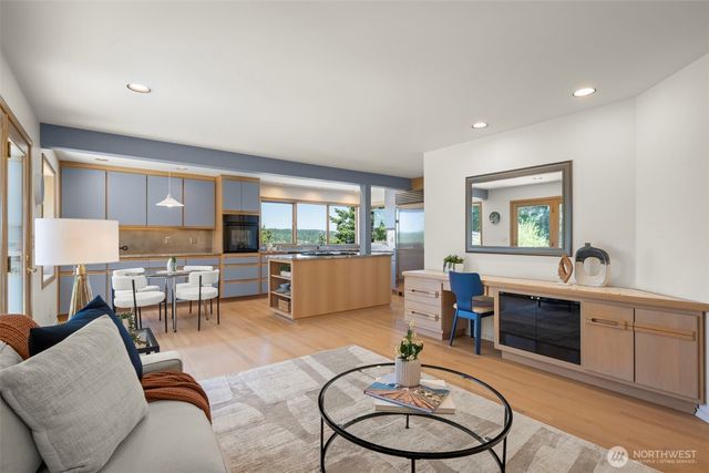 6121 NE 152nd Street, Kenmore, WA 98028