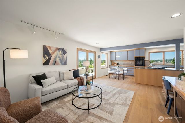6121 NE 152nd Street, Kenmore, WA 98028