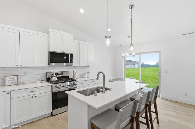 16 W 12th St, Deer Park, WA 99006