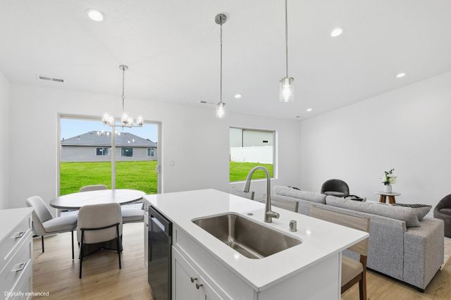 16 W 12th St, Deer Park, WA 99006