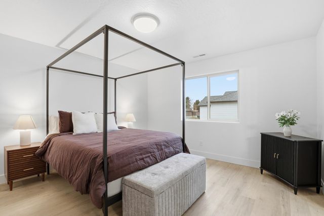 16 W 12th St, Deer Park, WA 99006