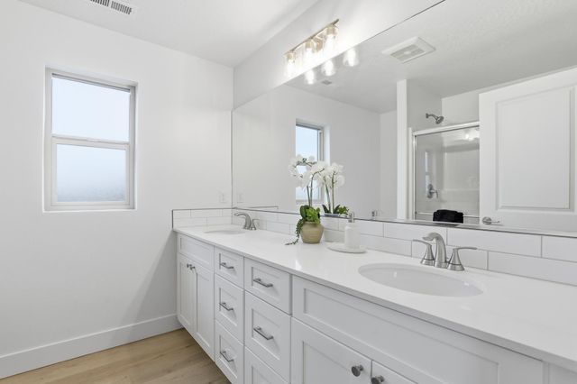 16 W 12th St, Deer Park, WA 99006