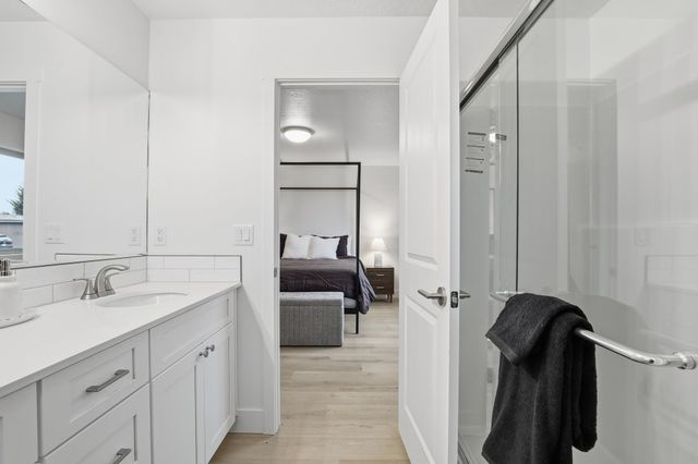 16 W 12th St, Deer Park, WA 99006