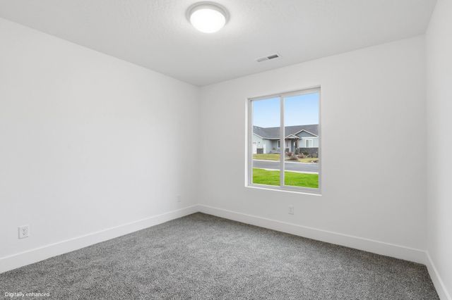 16 W 12th St, Deer Park, WA 99006