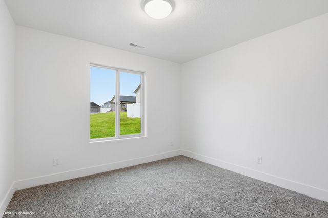 16 W 12th St, Deer Park, WA 99006