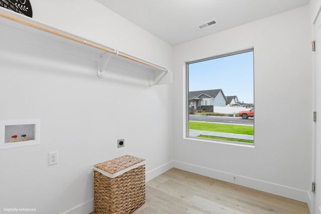 16 W 12th St, Deer Park, WA 99006