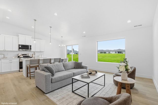 16 W 12th St, Deer Park, WA 99006