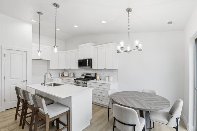 16 W 12th St, Deer Park, WA 99006