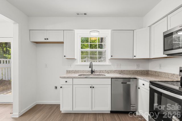 8517 Castle Pine Court, Charlotte, NC 28226