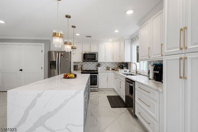 36 Leonard Ter, Wayne Twp., NJ 07470